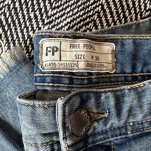 Free People Distressed Skinny Jeans – Women’s Size W30, Light Wash, Raw Hem - Picture 3 of 12